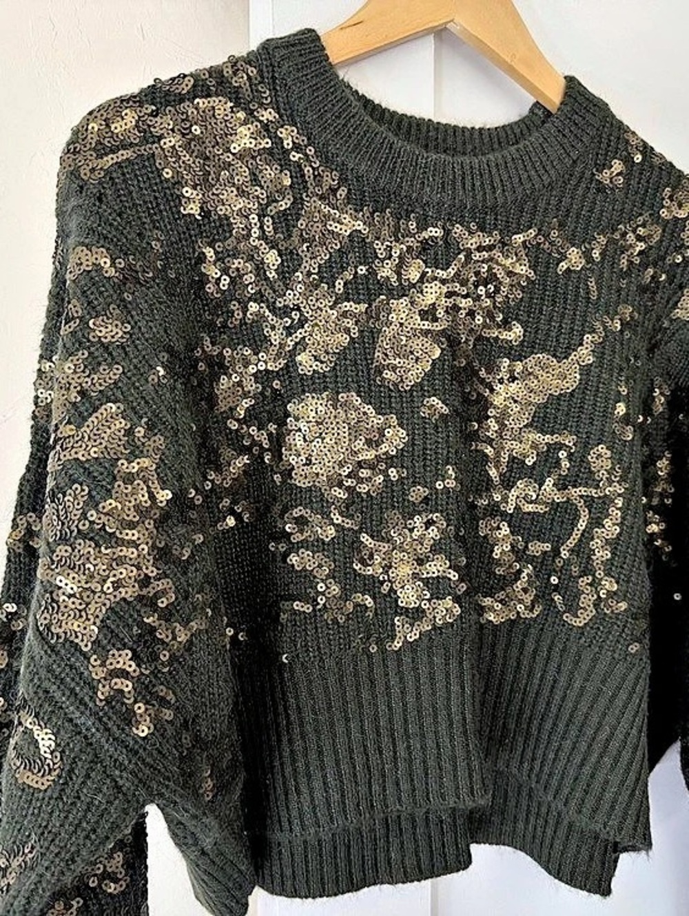 rag & bone Liza Sequin Detail Wool Oversized Cropped Sweater Green & Gold NWT - Picture 4 of 10